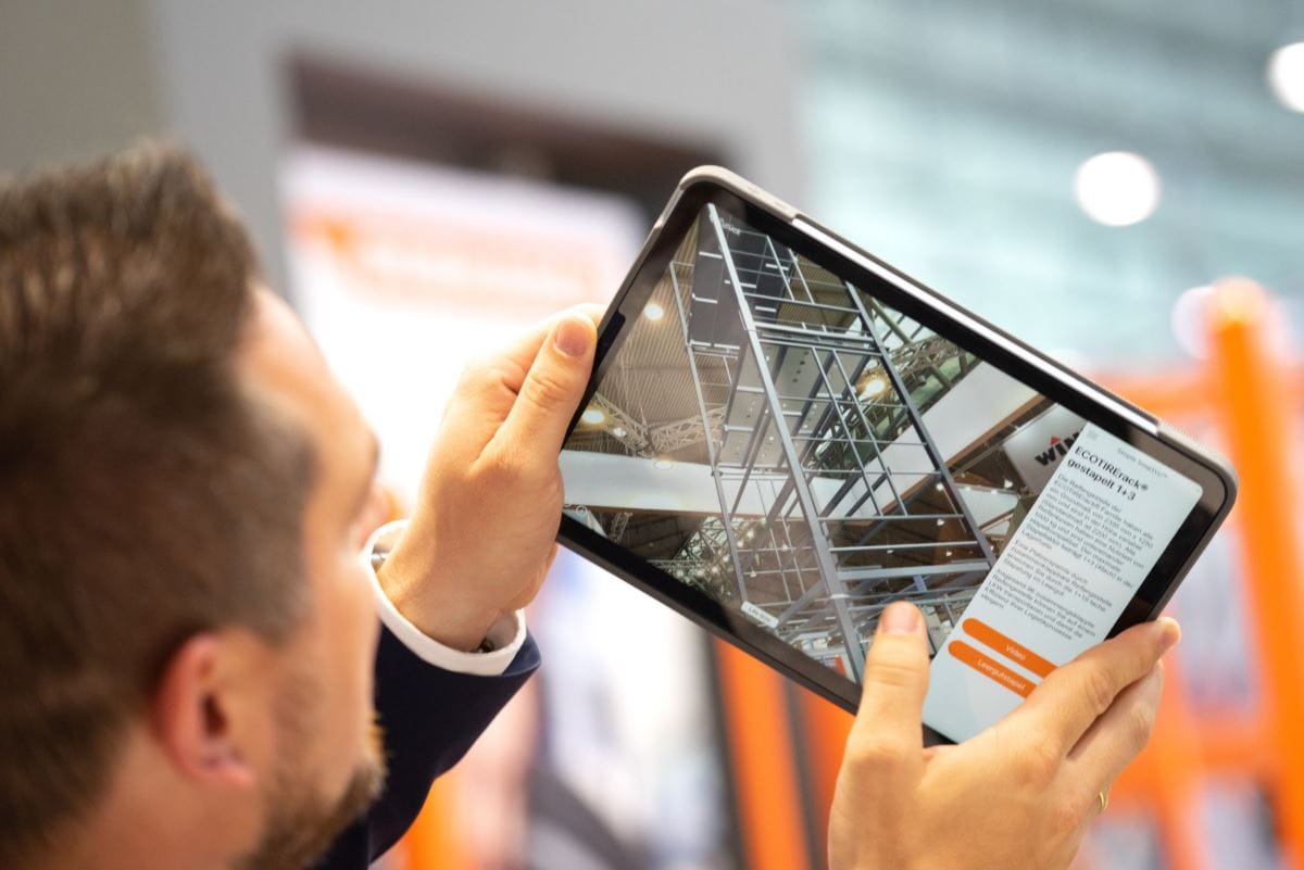 Augmented Reality (AR)